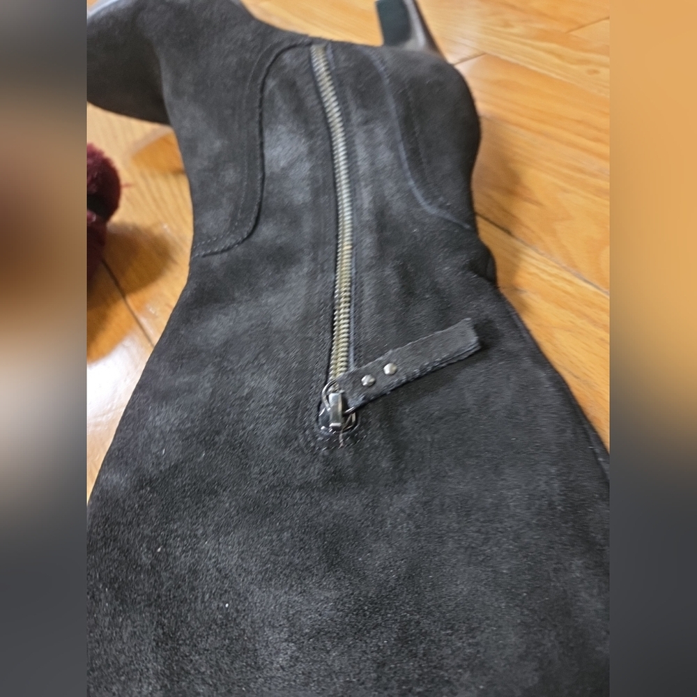 UGG Ophira black suede over-the-knee boots with a burgundy lamb fur cuff. - Picture 4 of 13